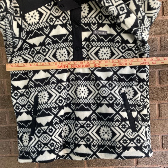 Columbia Women’s XL Black and White Aztec Geometric 1/4 Snap-Up Sweater - Picture 6 of 8